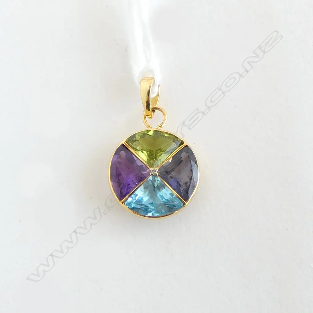 14ct GOLD PENDANT w PERIDOT, AMETHYST & IOLITE Image 1++