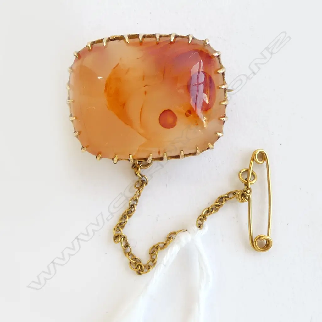9ct GOLD FRAMED AGATE BROOCH quality claw setting 10.34gms  Image 1++