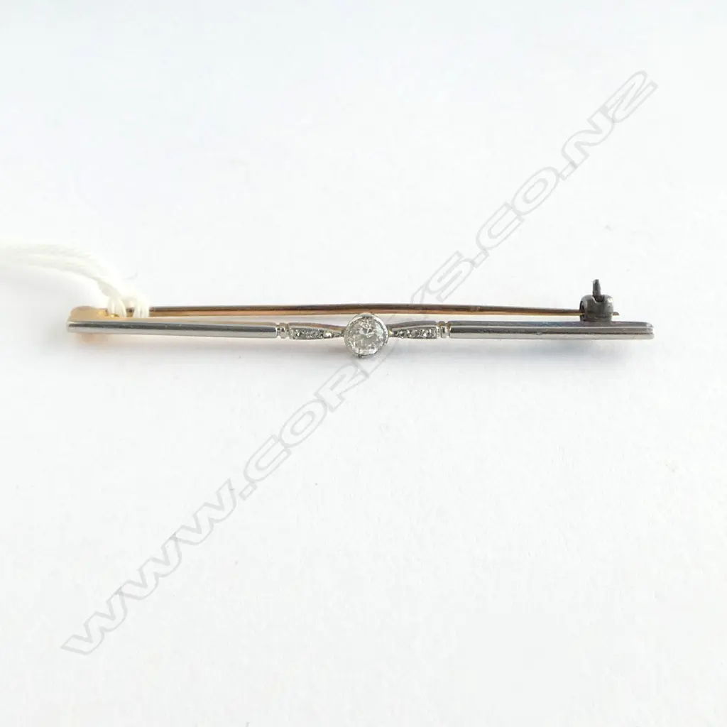 DIAMOND SET BAR BROOCH Image 1++