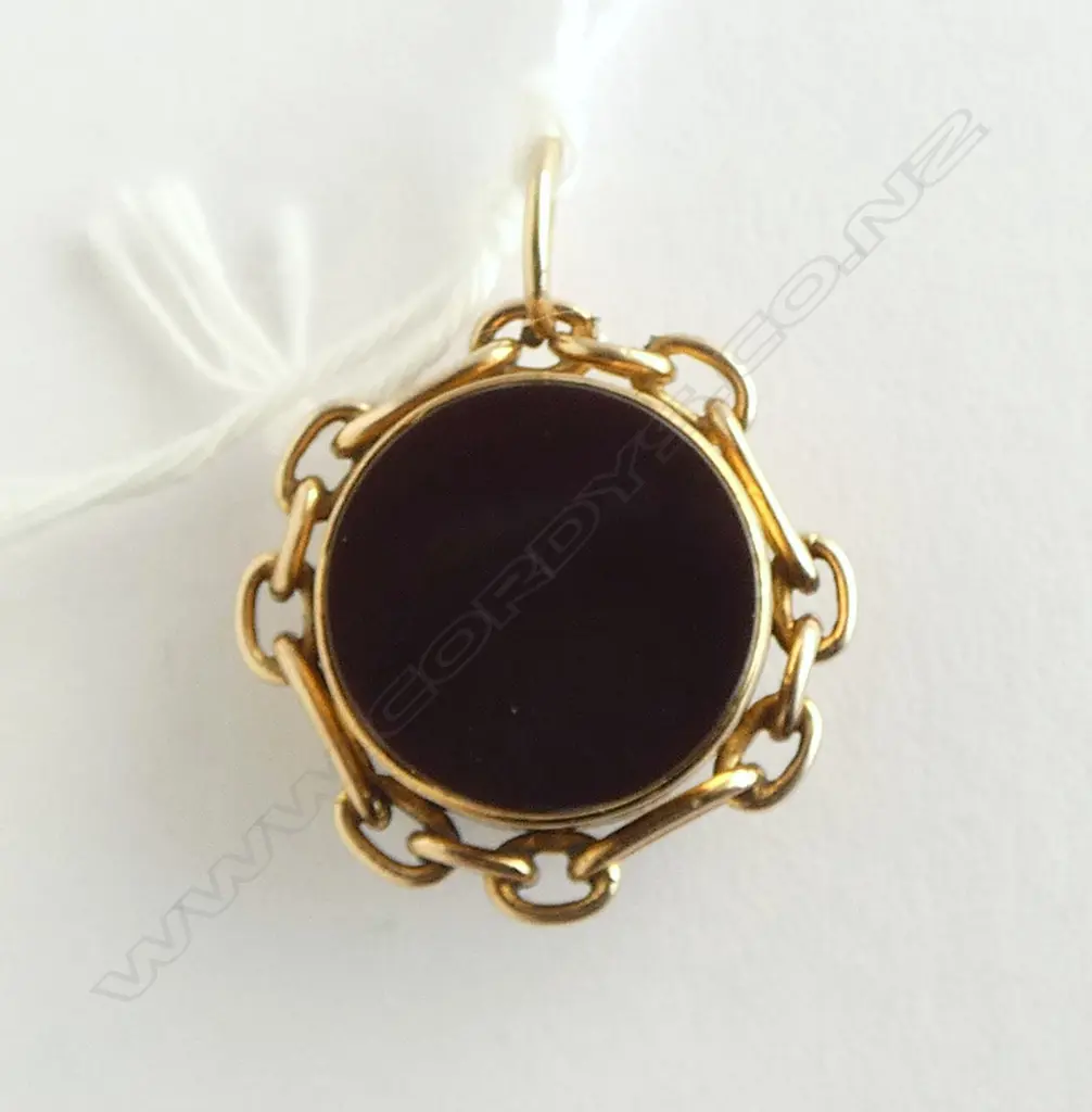 9CT GOLD COMPASS FOB (faulted) Image 1++