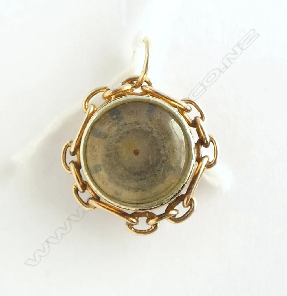 9CT GOLD COMPASS FOB (faulted) Image 1++