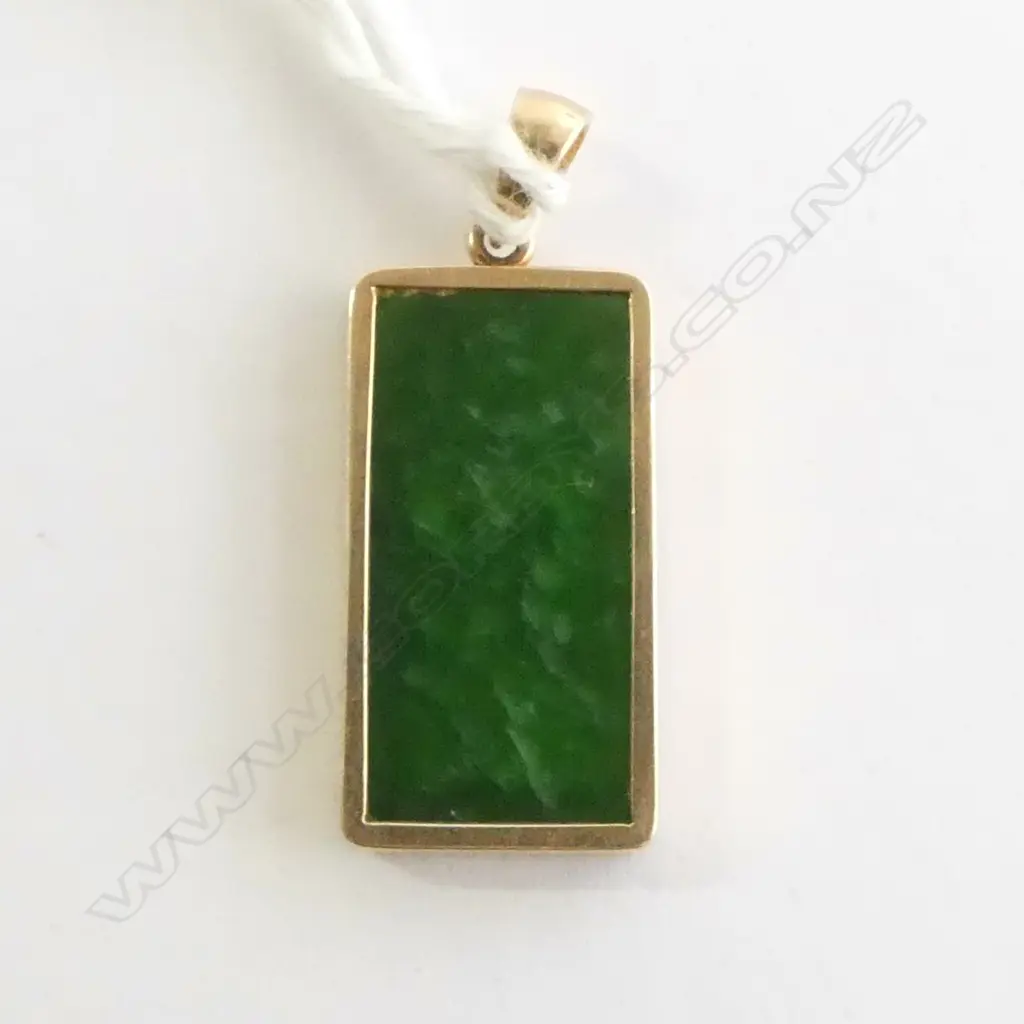 18CT GOLD & JADE PENDANT TW3.1G Image 1++