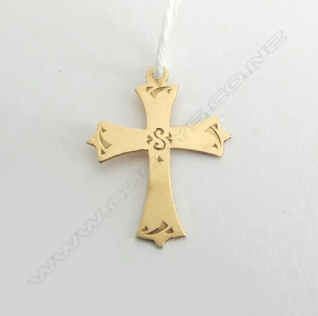 9ct YELLOW GOLD CRUCIFIX PENDANT 0.50gms Image 1++