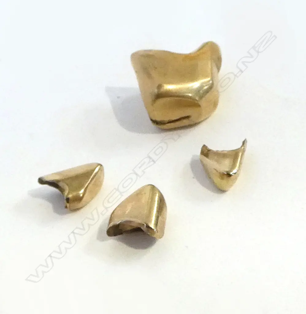 18ct GOLD FILLINGS 8.2gm a tiny bit of tooth included Image 1++