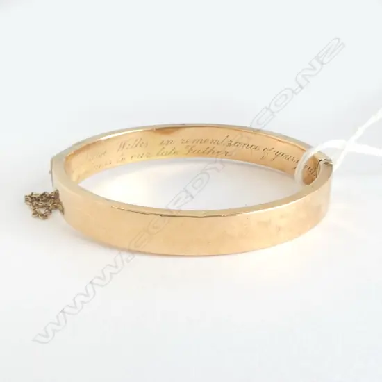 15ct  ROSE GOLD EDWARDIAN PLAIN HINGED BANGLE presentation engraved interior. 13gms FAULTS