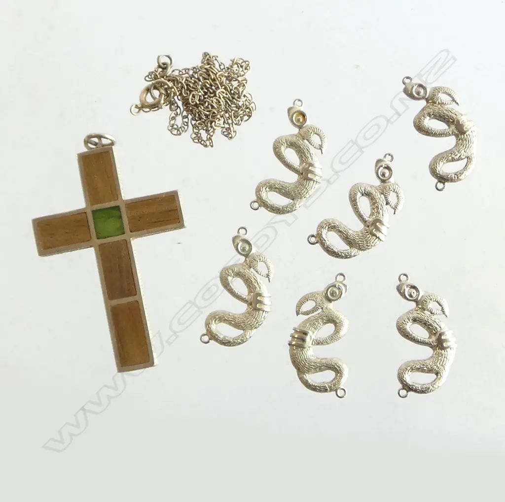 STG SILVER CROSS PENDANT by RUSSELL MURPHY + 7 STG TANIWHA CHARMS Image 1++