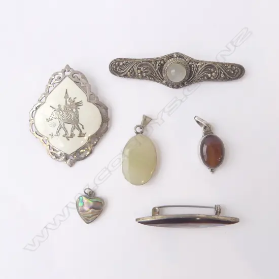 3 SML SILVER SET PENDANTS, SILVER BROOCH (stamped siam Silver) & 2 OTHERS