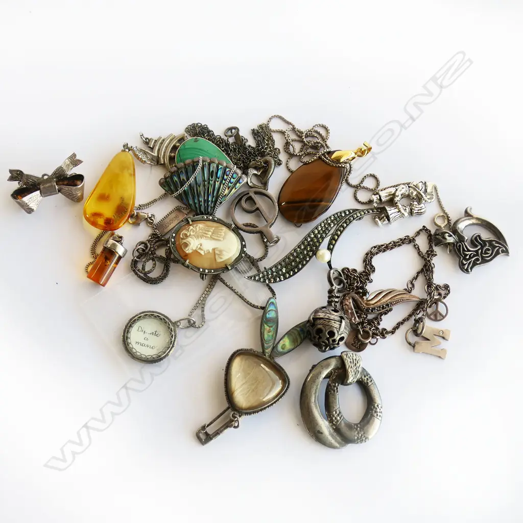 ASST. SILVER & OTHER JEWELLERY Image 1++