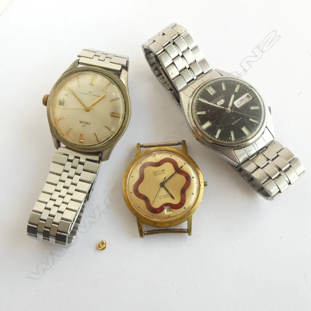 3 VINTAGE GENT'S WRIST WATCHES: SEIKO 5 black dial running Image 1++