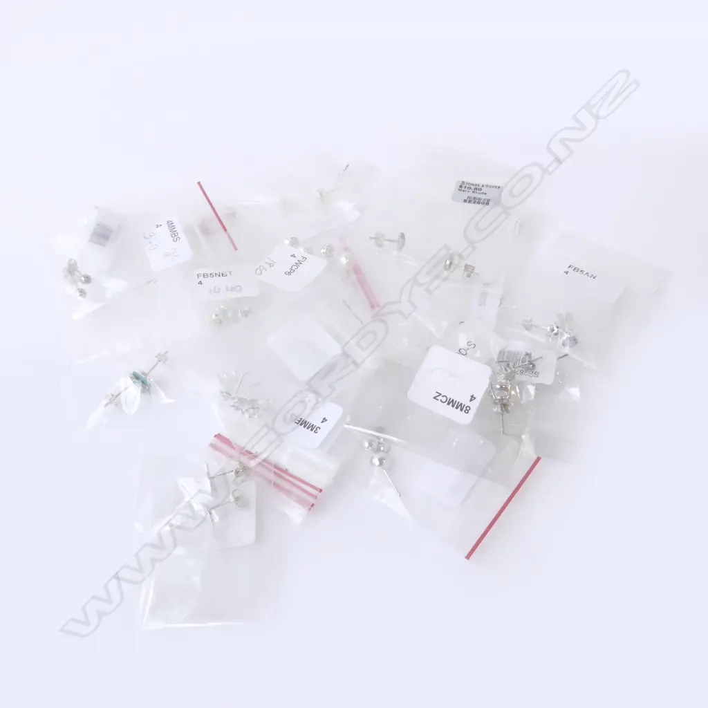 SELECTION SILVER STUDS, various designs, all new Image 1++