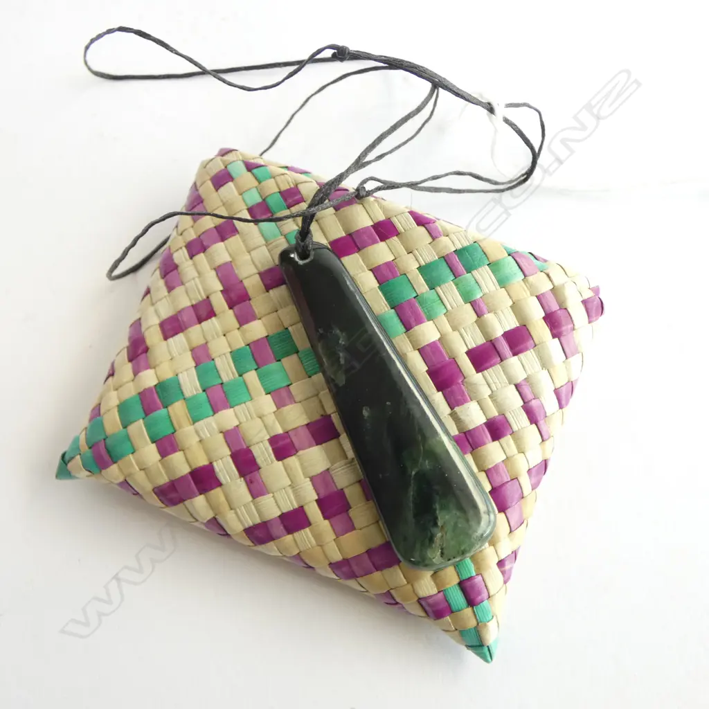 GREENSTONE POUNAMU PENDANT NECKLACE L.70mm + KETE BAG Image 1++