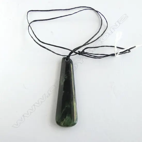 GREENSTONE POUNAMU PENDANT NECKLACE L.70mm + KETE BAG