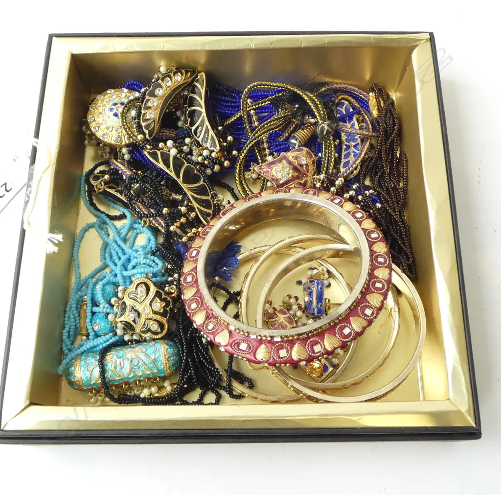 ASST. INDIAN LAKH JEWELLERY; NECKLACES, EARRINGS & BANGLES Image 1++