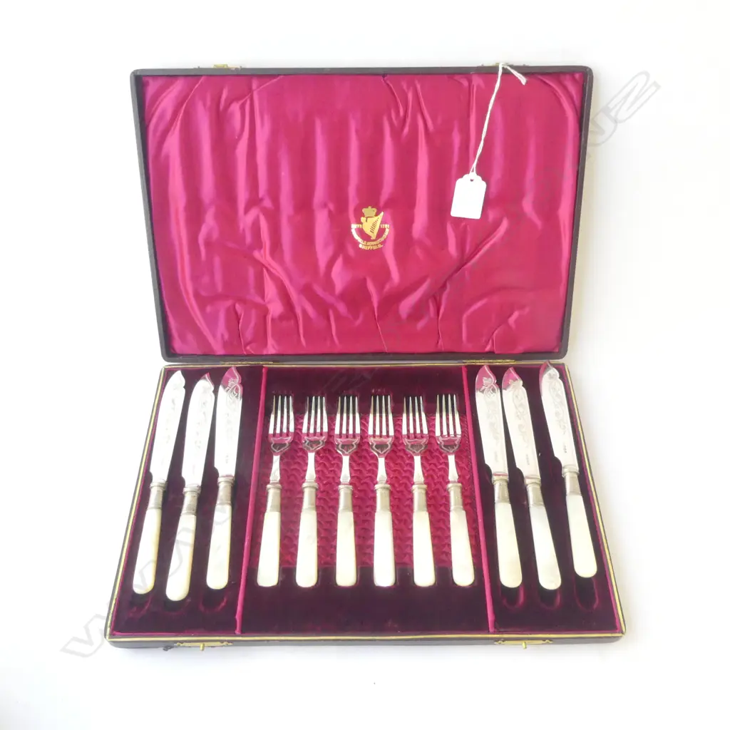 CASED SHEFFIELD MOP HANDLED 6 PLACE CUTLERY SET Image 1++