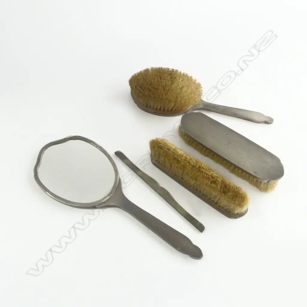 4 PCE ENGRAVED .800 SILVER VANITY SET OTHER Image 1++