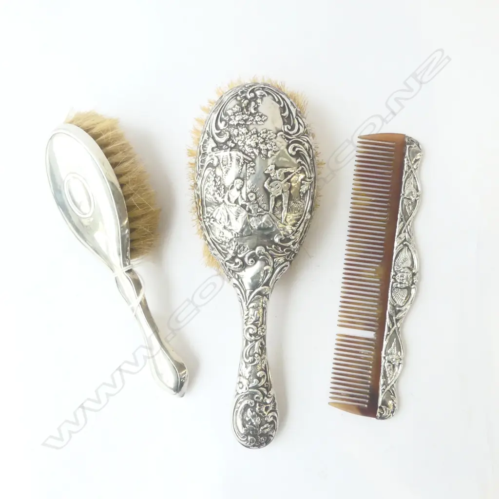 ANTIQUE STG SILVER 2 HAIRBRUSHES & ‘ANGELS’ COMB BIRM 1906,1907,1920 (TINE A/F), L.185MM-225MM Image 1++