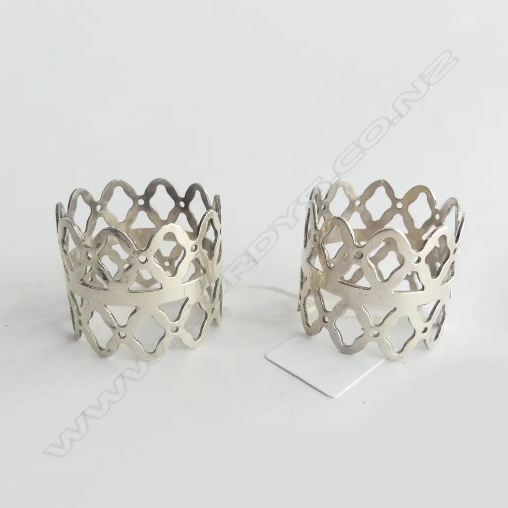 PAIR DANISH SILVER PLATE SERVIETTE RINGS 46gm Image 1++