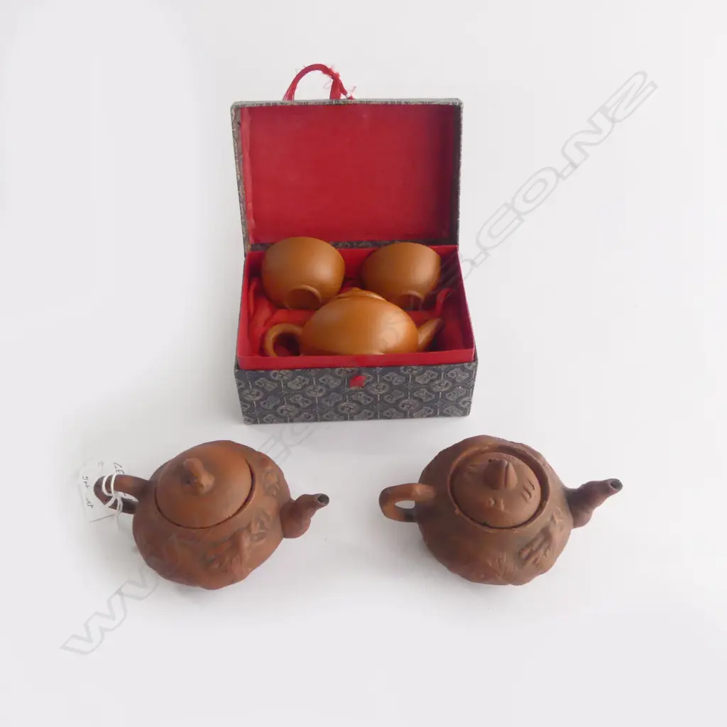 PR MINIATURE YIXING ZISHA TEAPOTS & BOXED SET w CUPS Image 1++