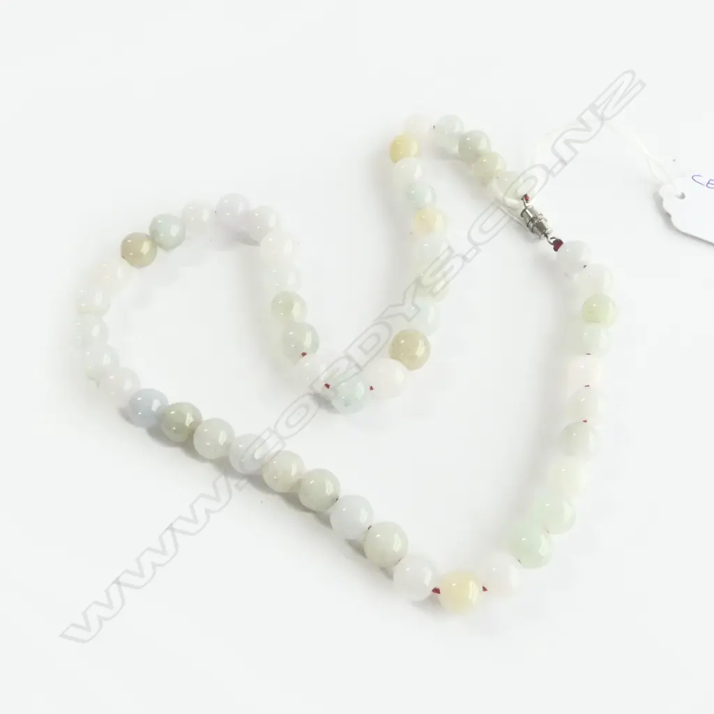 WHITE JADE BEAD NECKLACE Image 1++