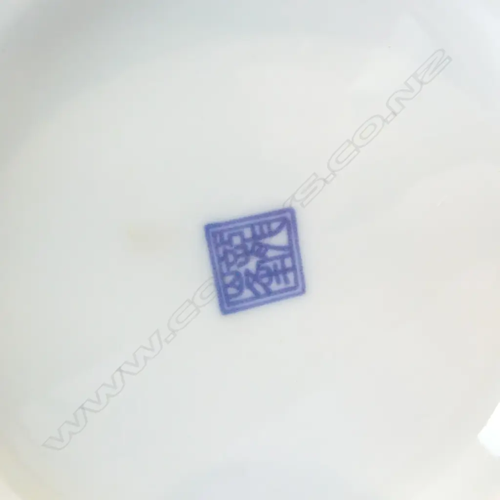 CHINESE B/W VASE H.240mm Image 1++