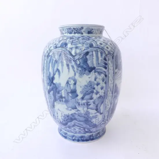 CHINESE B/W VASE H.240mm