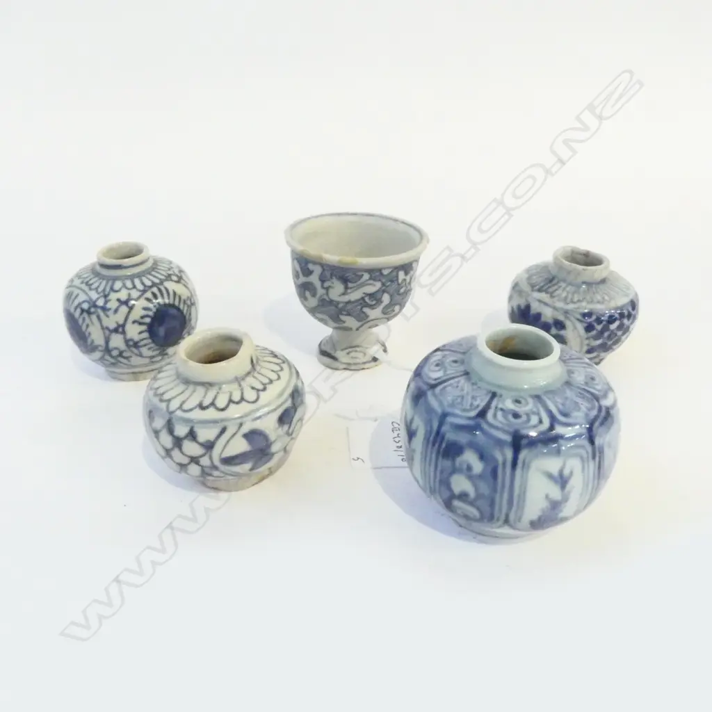5 SMALL B/W CHINESE EXPORT PIECES, H.70MM Image 1++