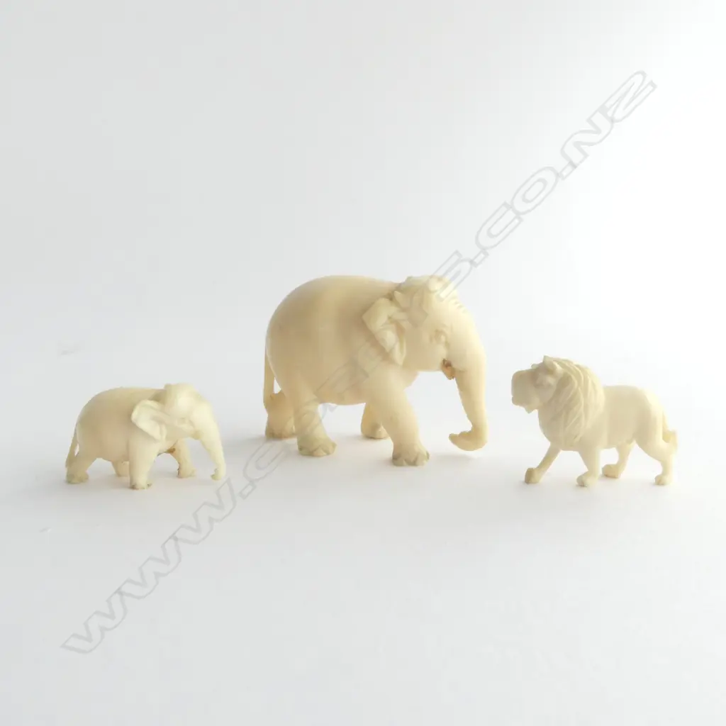 MINIATURE IVORY ELEPHANTS & LION  Image 1++