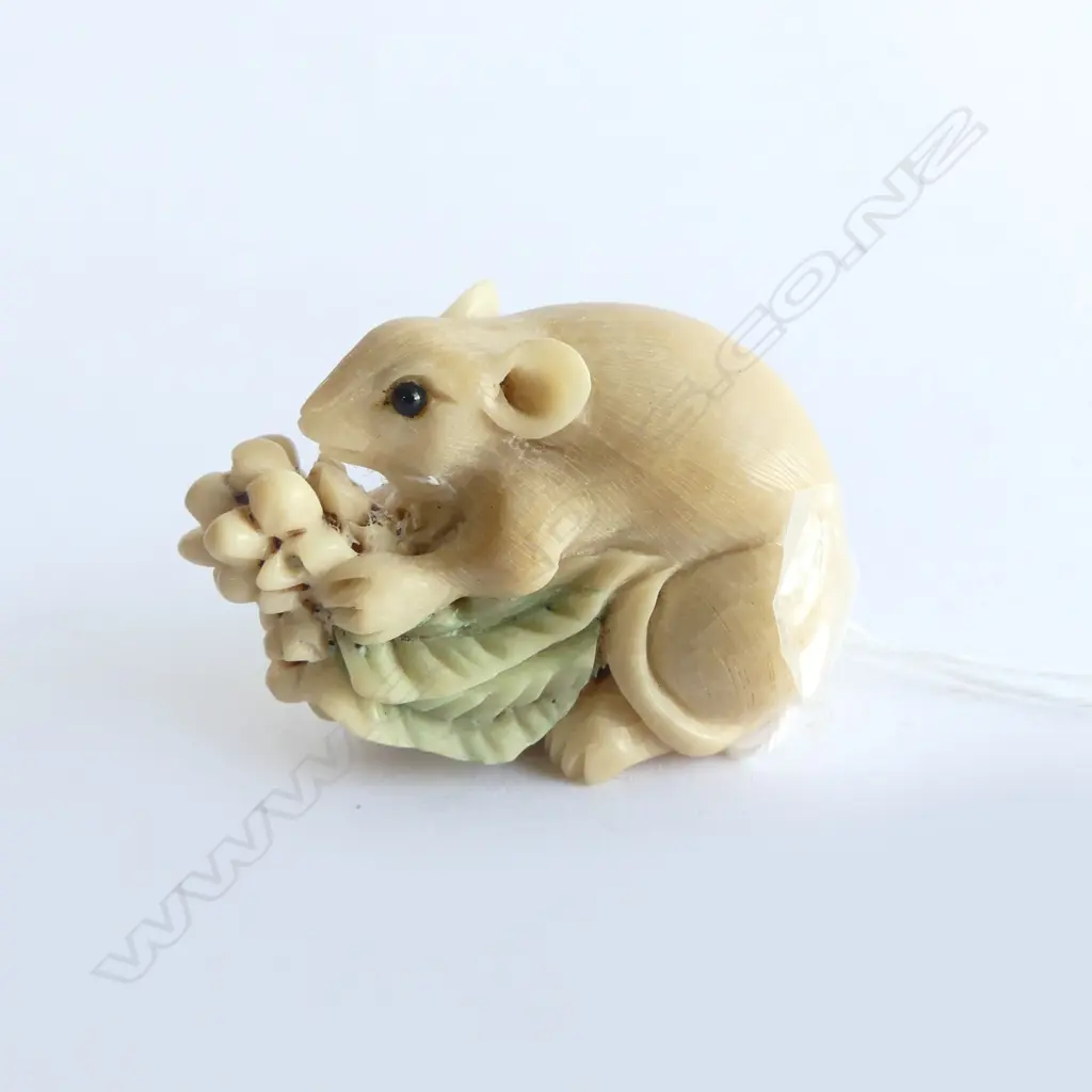TAGUA NUT NETSUKE RAT on CORN COB w inlaid eyes, signed in red to base Image 1++