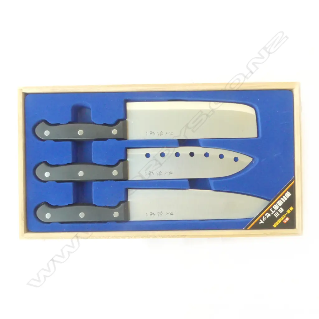 BOXED SET 3 JAPANESE CHEFS SIGNED KNIVES in fitted box. Longest 310mm.Labelled Tamahachi  Image 1++