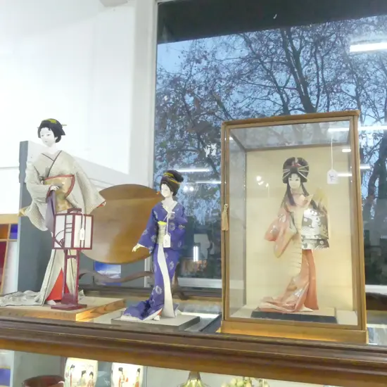 THRE JAPANESE DOLLS, ONE IN CASE H.670mm (tallest)