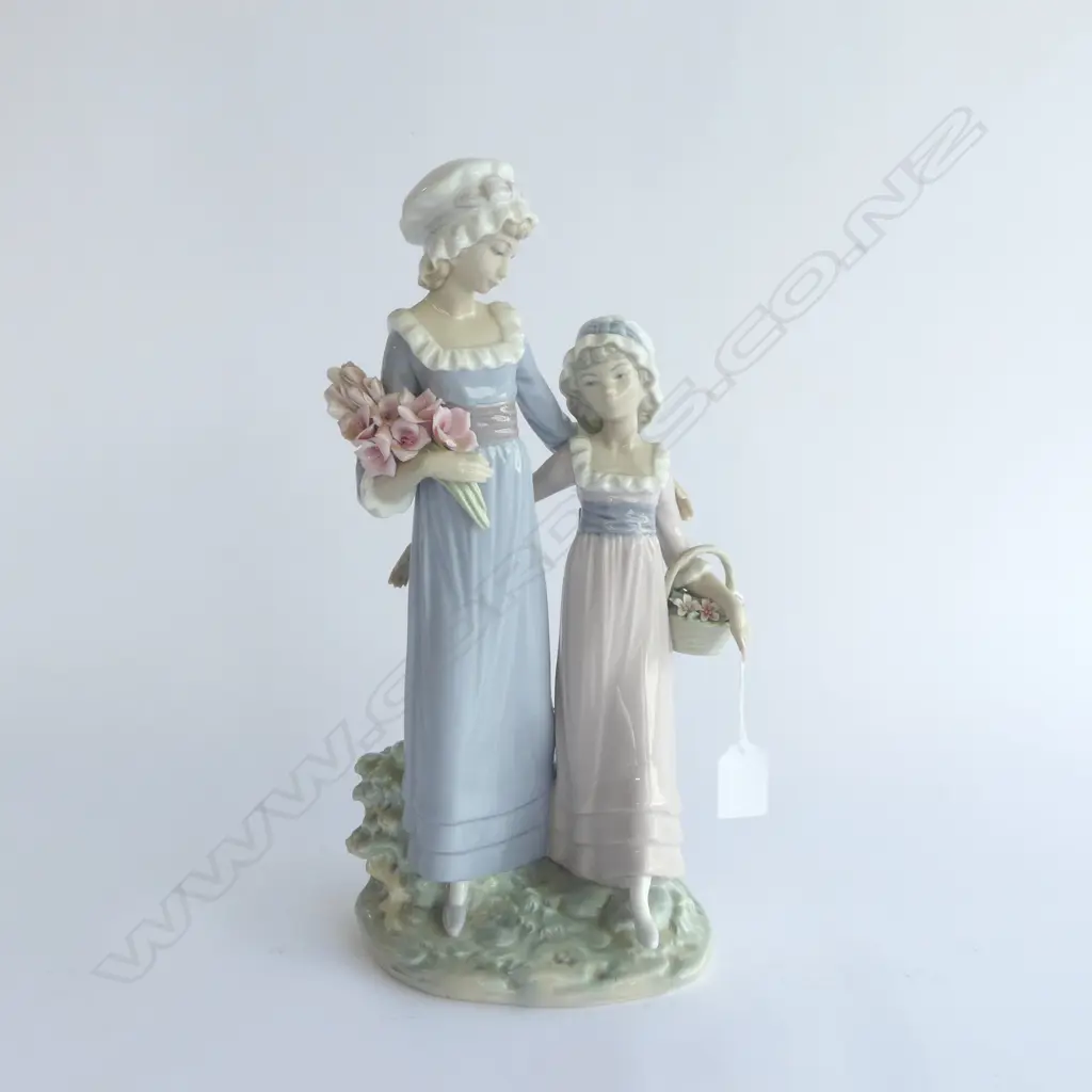 LLADRO FIGURE GROUP 2 GIRLS WITH FLOWERS H320MM Image 1++