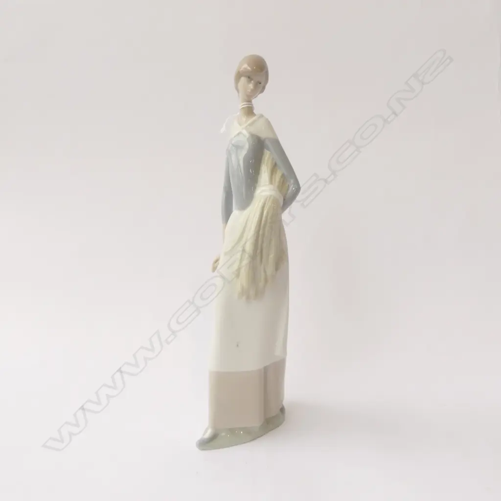 NAO FIGURINE HARVEST GIRL H300MM Image 1++