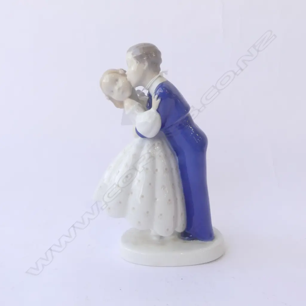 ROYAL COPENHAGEN FIRST KISS FIGURE GROUP H.200mm Image 1++