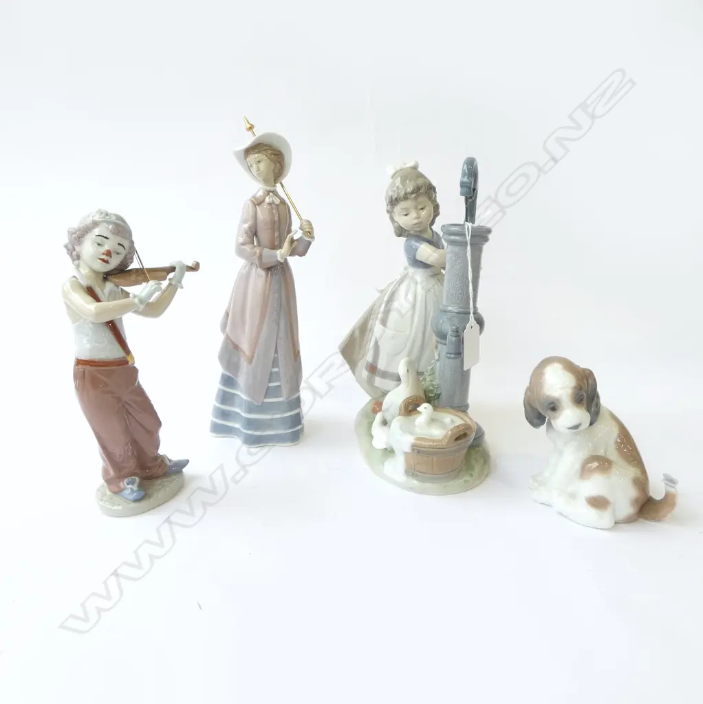 4 LLADRO FIGURES; GIRL w. FOUNTAIN FIGURE GROUP PUMP JACK REPAIRED H.235mm Image 1++