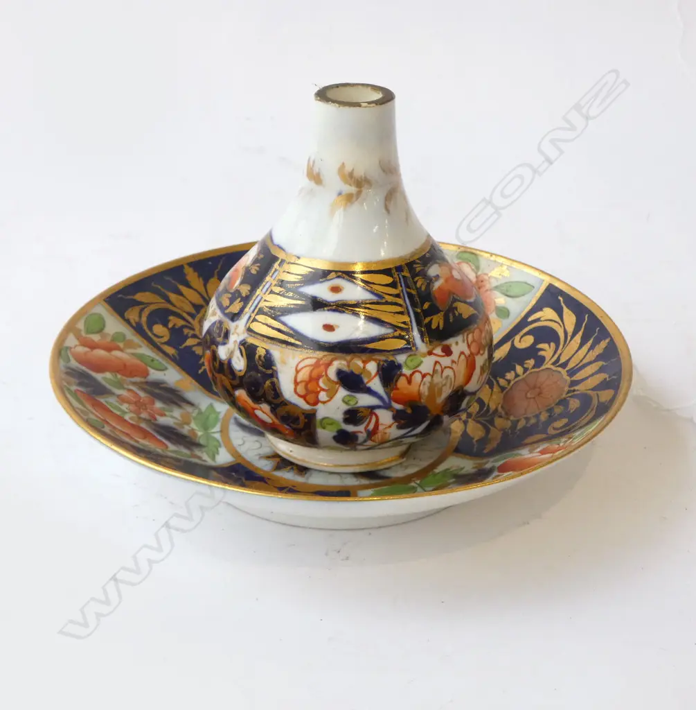 ANTIQUE IMARI PATTERN PLATE + VASE with small chip to base Image 1++