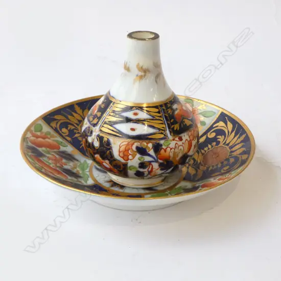 ANTIQUE IMARI PATTERN PLATE + VASE with small chip to base