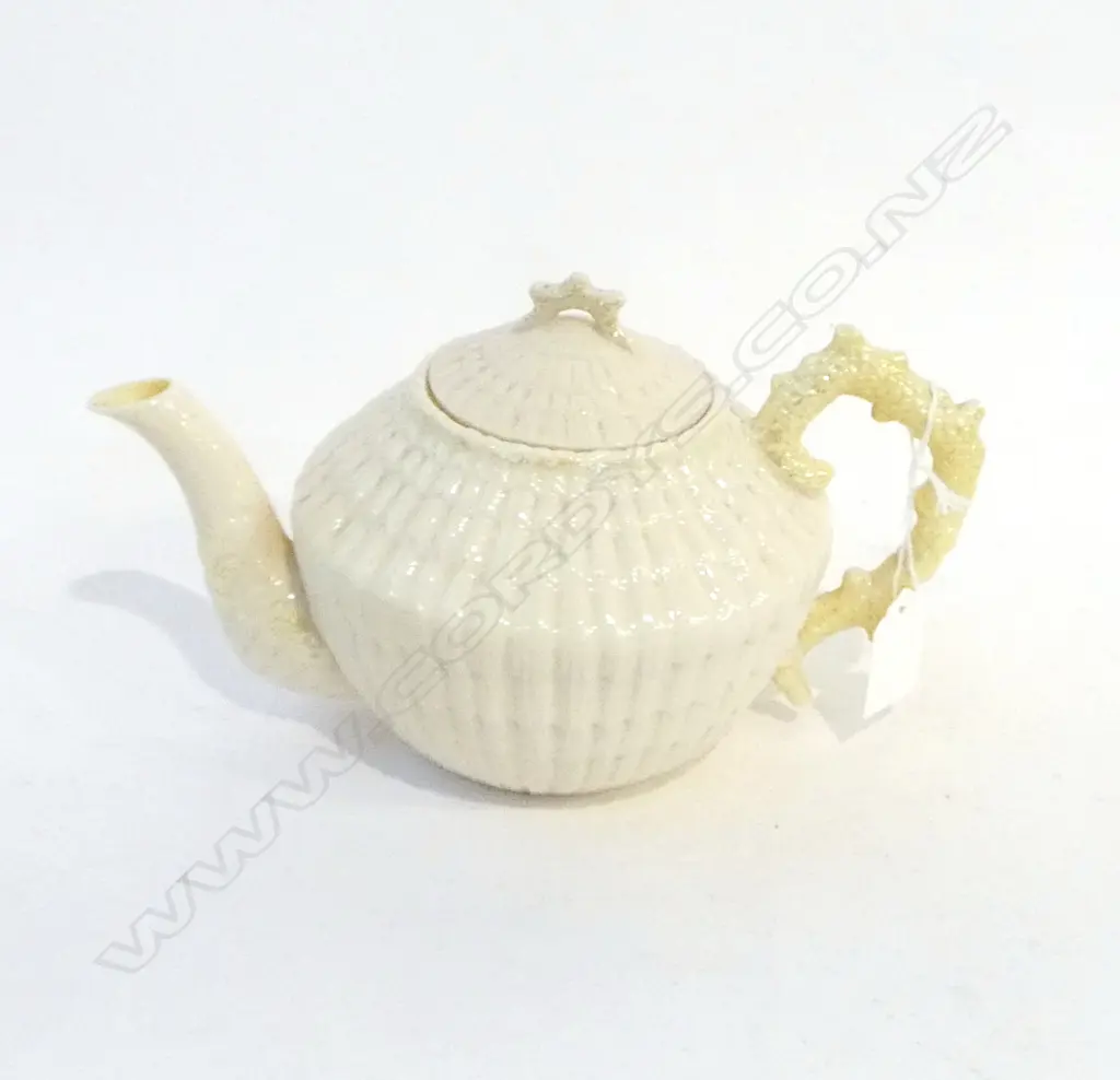GREEN MARK BELLECK TEAPOT Image 1++