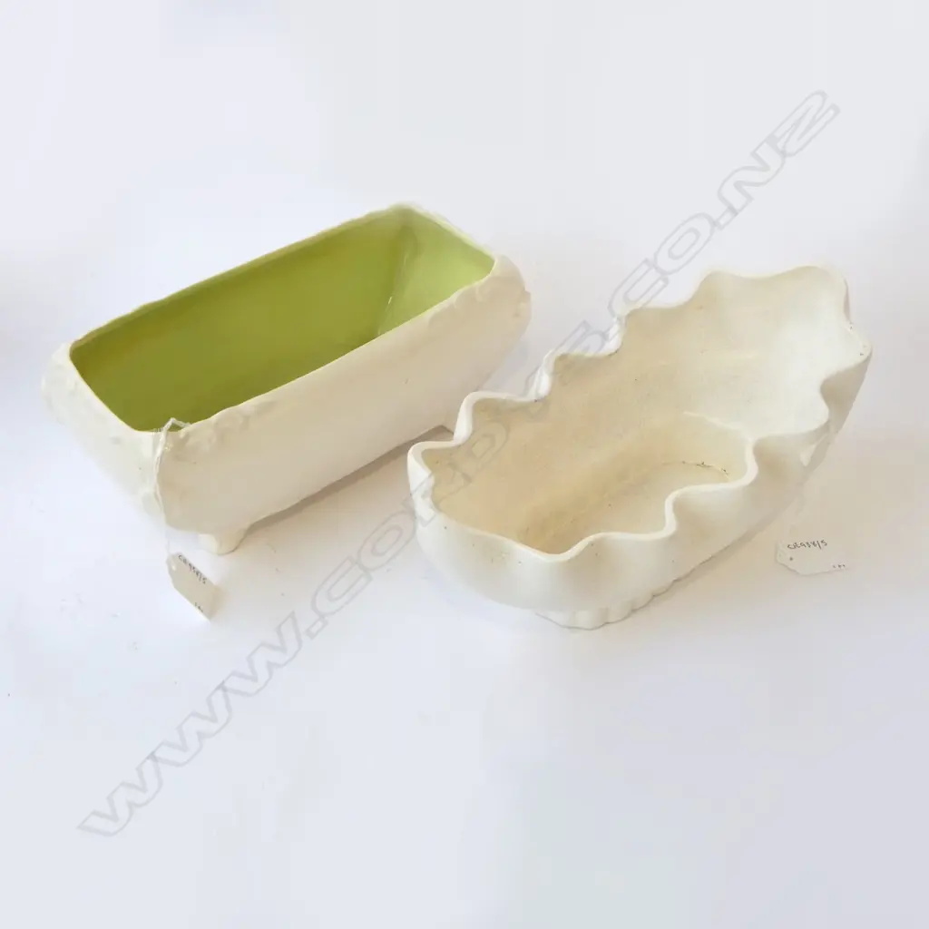 C/LYNN WHITE CHINA VASE L280MM & R/NORFOLK VASE L260MM Image 1++