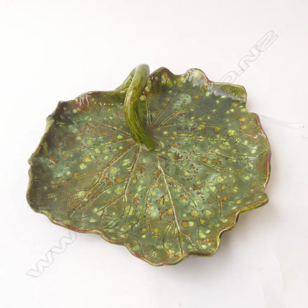 MAJOLICA LEAF DISH BY YVONNE TIBBETTS SIGNED, L.210MM W.230MM Image 1++