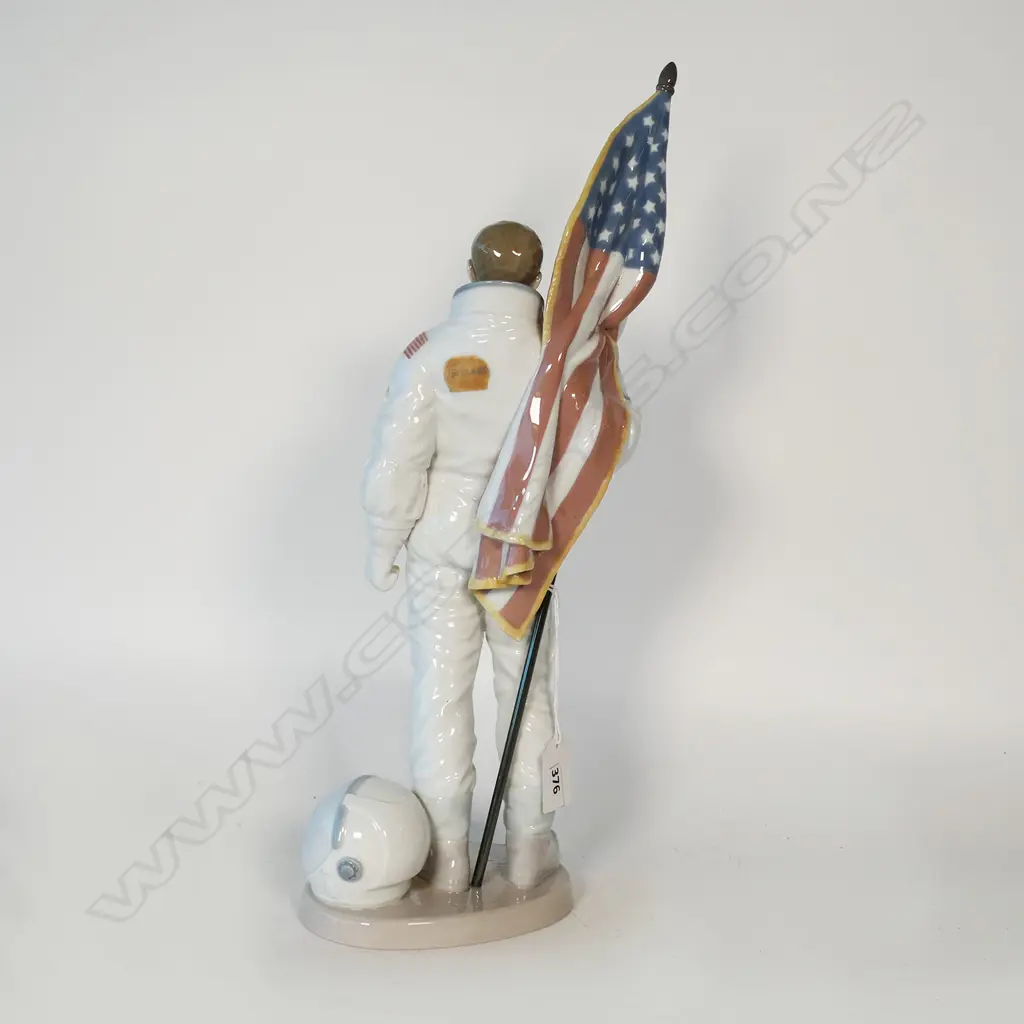 LLADRO 'ONE GIANT LEAP FOR MANKIND' 25th ANNIVERSARY, H.415mm, ORIG BOX *correct photo of 1 figure now added Image 1++