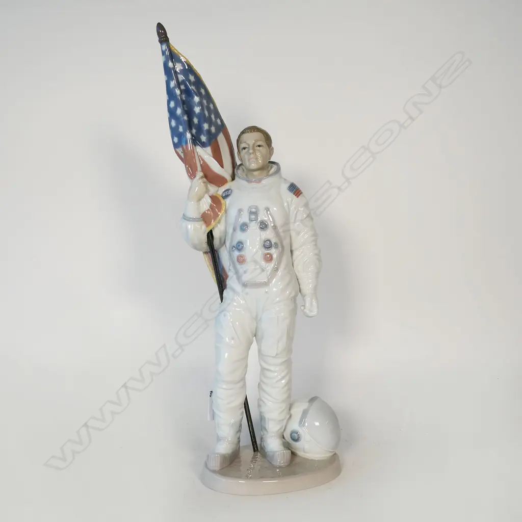 LLADRO 'ONE GIANT LEAP FOR MANKIND' 25th ANNIVERSARY, H.415mm, ORIG BOX *correct photo of 1 figure now added Image 1++