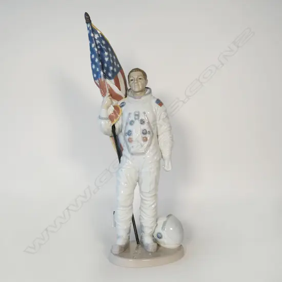 LLADRO 'ONE GIANT LEAP FOR MANKIND' 25th ANNIVERSARY, H.415mm, ORIG BOX *correct photo of 1 figure now added