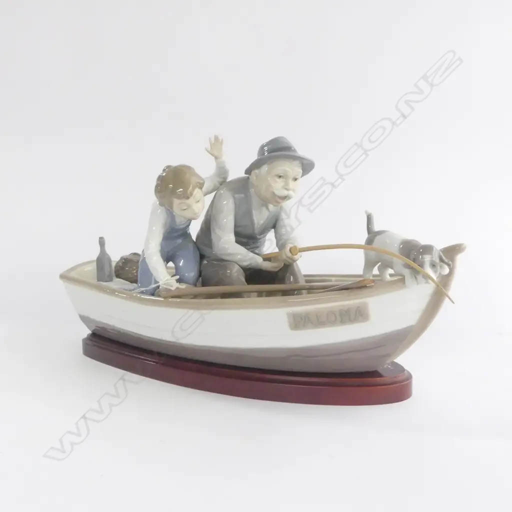 LLADRO FIGURE 'FISHING WITH GRAMPS' W.400mm wooden base + original box Image 1++