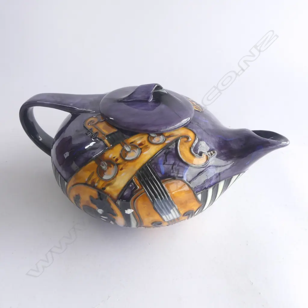 BOXED 'BENAYA' TEAPOT SIGNED 'MM 09'  Image 1++