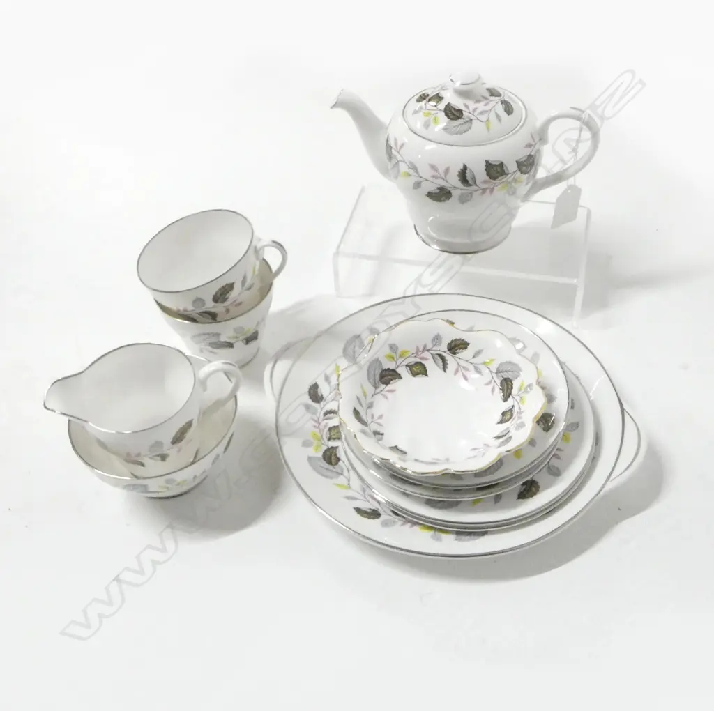 SHELLEY CHINA 3PC TEASET 2CSPS & DISH AUTUMN LEAF PAT Image 1++