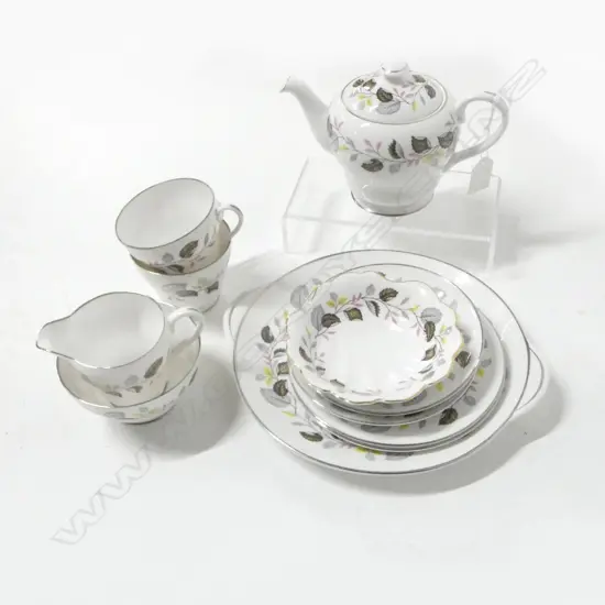 SHELLEY CHINA 3PC TEASET 2CSPS & DISH AUTUMN LEAF PAT