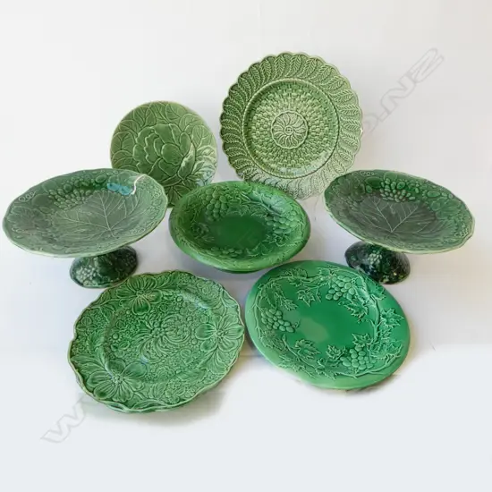 2 GREEN LEAF PAT COMPORTS LOW STEMMED COMPORT & 5 PLATES