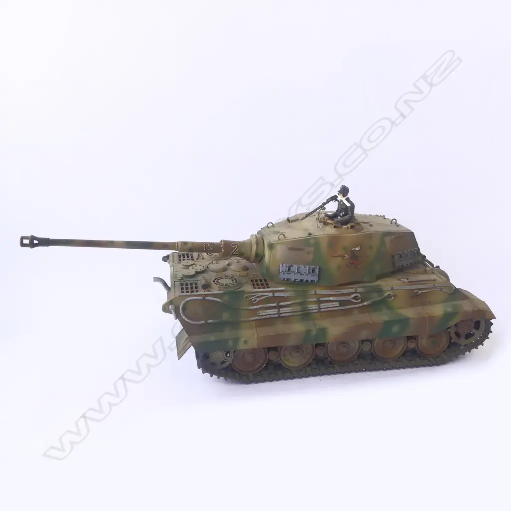LARGE MODEL OF A GERMAN PANZER TIGER TANK 630mm x 250mm x 230mm Image 1++