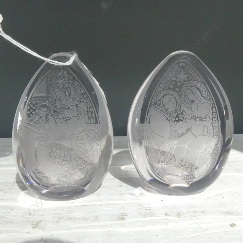 TWO GLASS TEARDROP PAPERWEIGHTS  ACID ETCHED WITH XMAS SCENES, ONE 1976 OTHER 1977 H. 110mm Image 1++