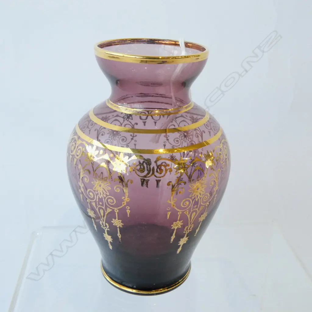 Vecchio Murano small amethyst glass vase with gold applique Image 1++